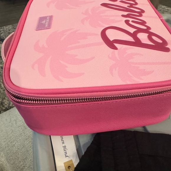Limited Edition Barbie makeup case - Picture 6 of 6